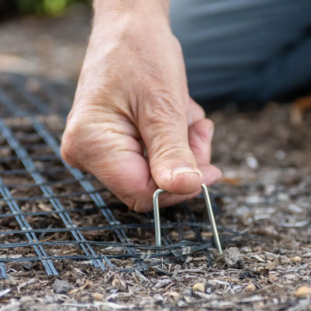 WellBuilt™ Squirrel Proof Bulb Netting - Image 3